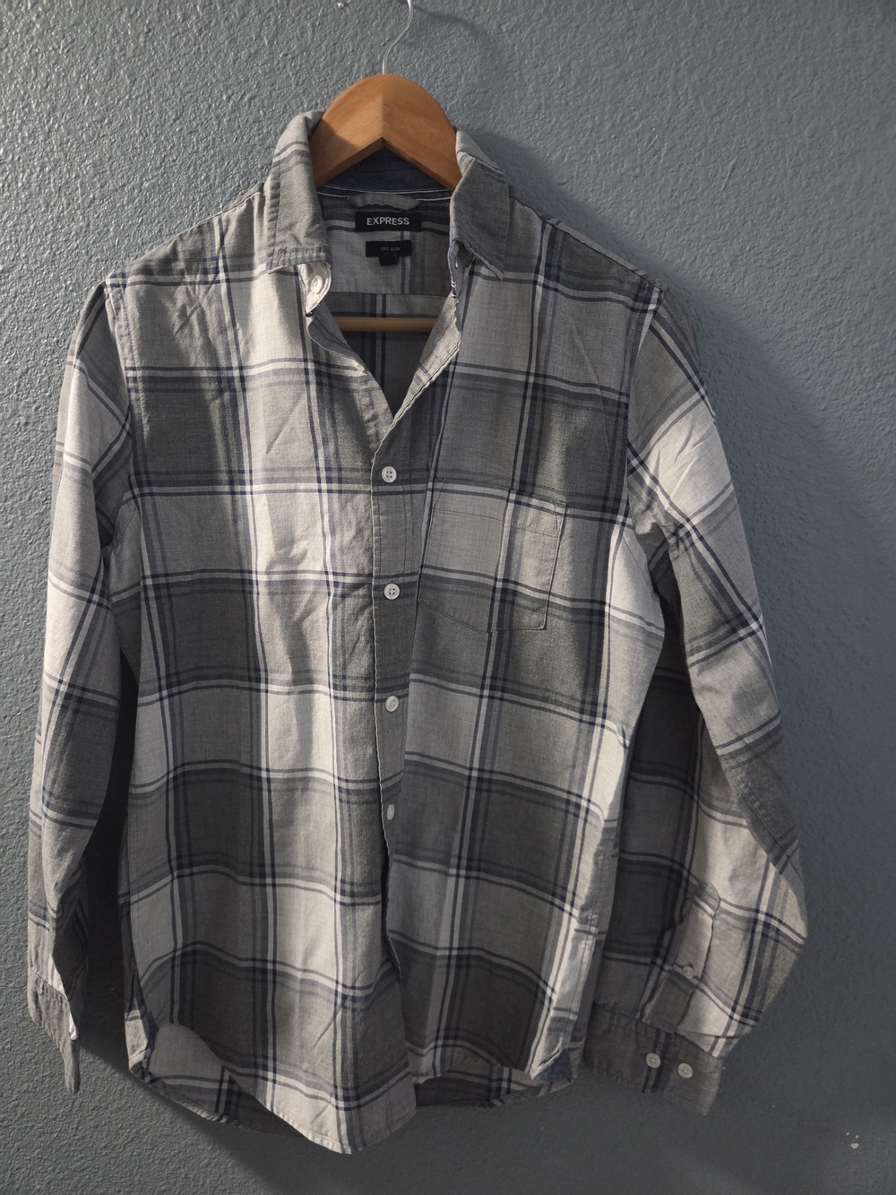 Express Men’s Gray Plaid Button-Up Shirt